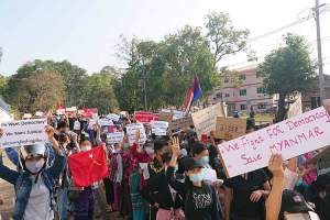 Det er mange demonstrasjoner mot juntaen i Myanmar i disse dager.