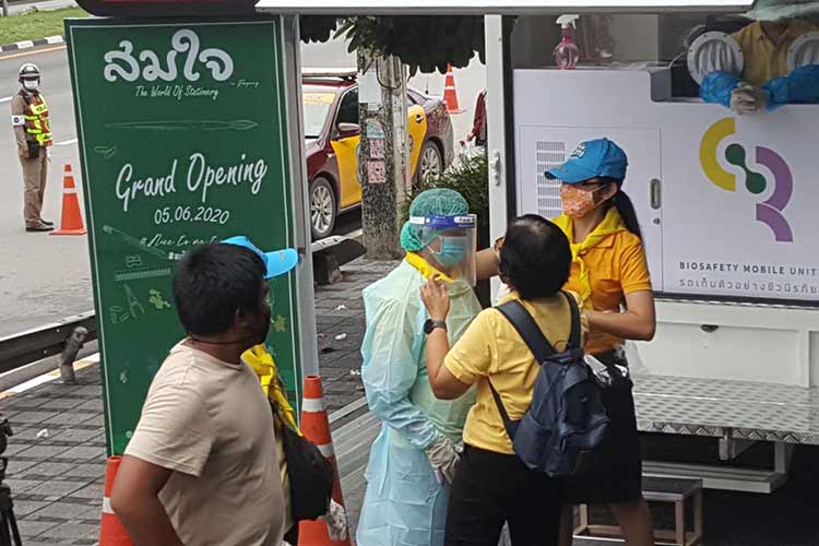 Biosafety Mobile Unit dukket opp på kjøpesenteret i Rayong etter at en smittet egypter hadde vært på besøk.