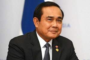Statsminister Prayut Chan-ocha har sittet i over åtte år allerede, og må derfor tre tilside, i hvert fall midlertidig. 