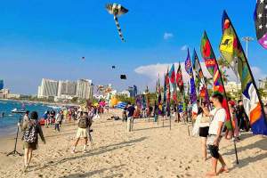 Det er mange turister i Pattaya for tiden, her fra Dragefestivalen 23-26. februar i år. 