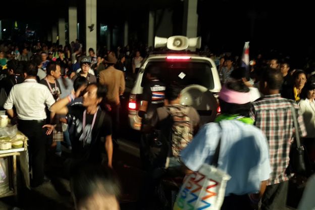 Demonstranter i Bangkok beskylder Thaksin-familien for korrupsjon.
