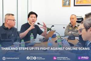 Facebook og Politiet med felles utspill. I midten ser vi Ben Leechaianan fra Facebook Thailand og politil&oslash;ytnant Trairong Phiwphan.